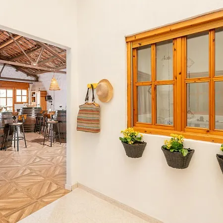 Holiday home L'olivera: Rustic Retreat Near Peniscola Coast